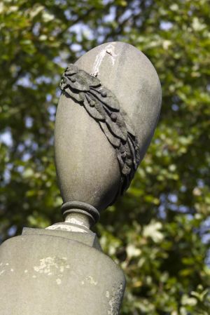 undercliffe urn 1 sm.jpg